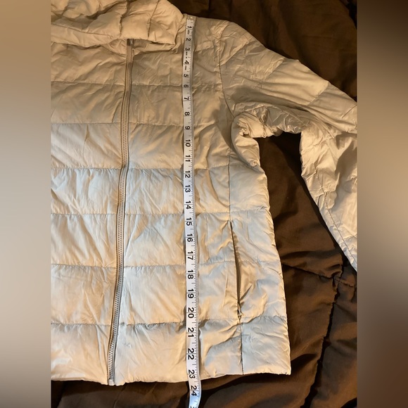 Uniqlo ultra light down puffer jacket. Very light weight. Comes with a pouch. - Picture 8 of 9